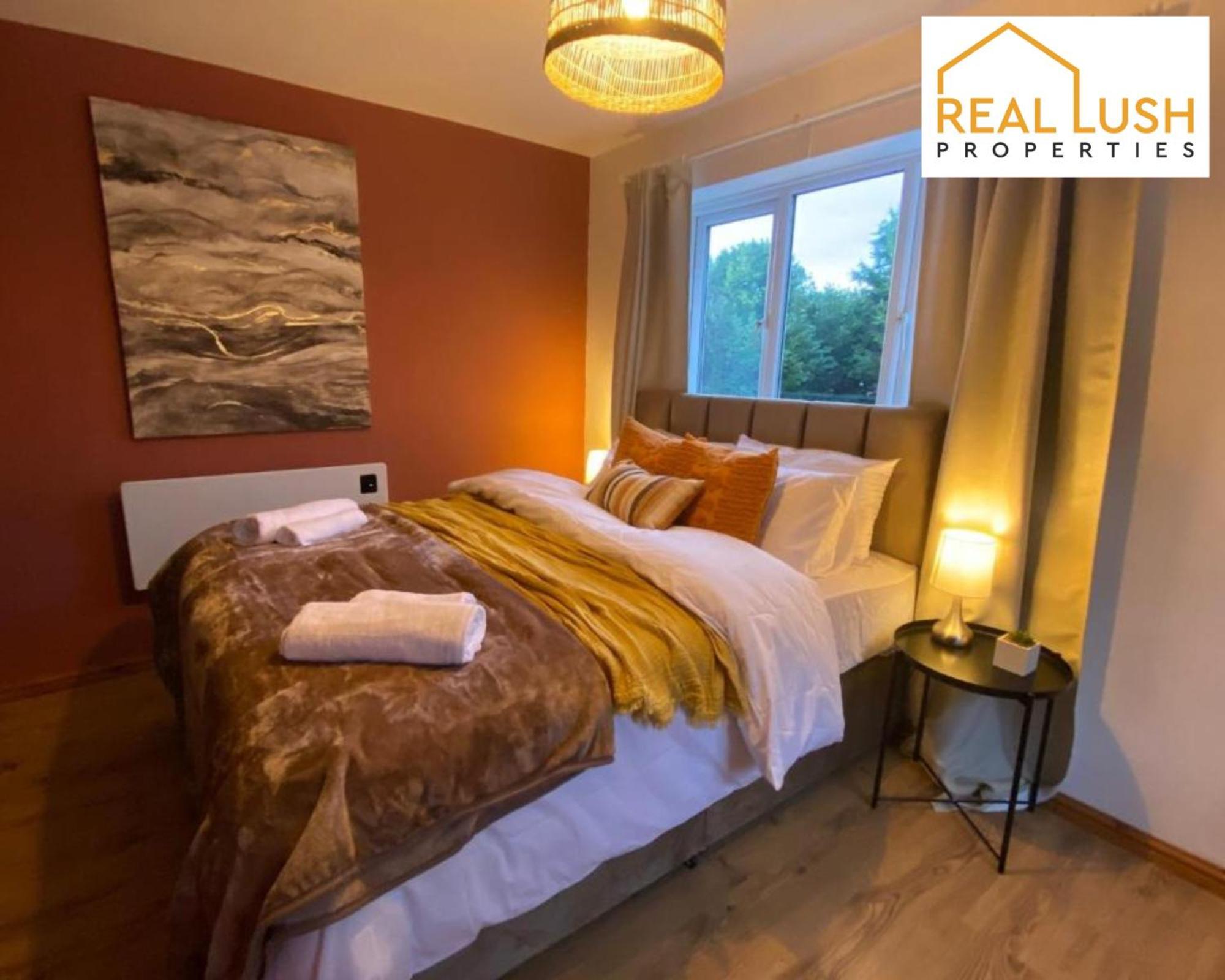 One-Bedroom Apartment By Real Lush Properties In Langsett Wolverhampton Esterno foto