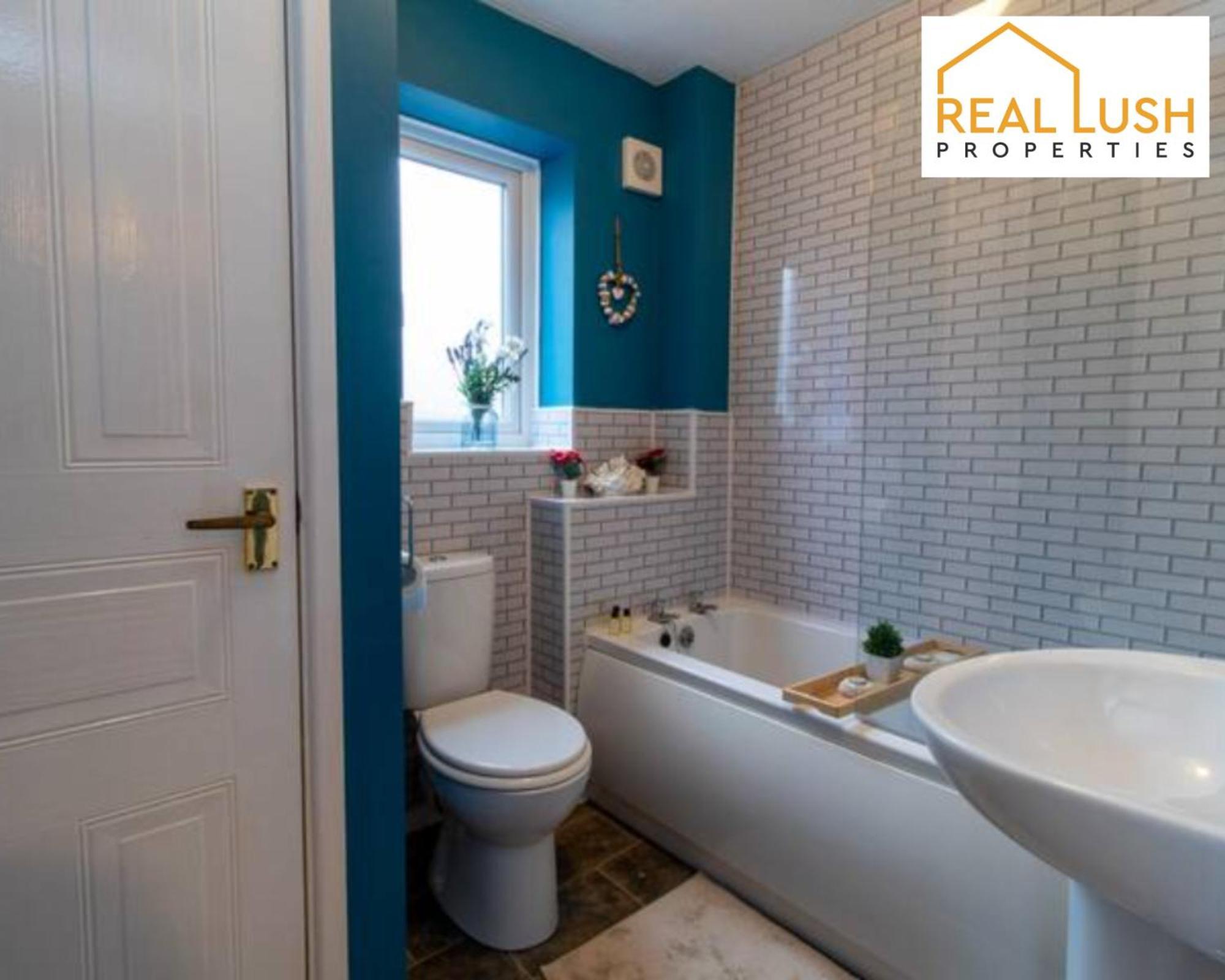 One-Bedroom Apartment By Real Lush Properties In Langsett Wolverhampton Esterno foto