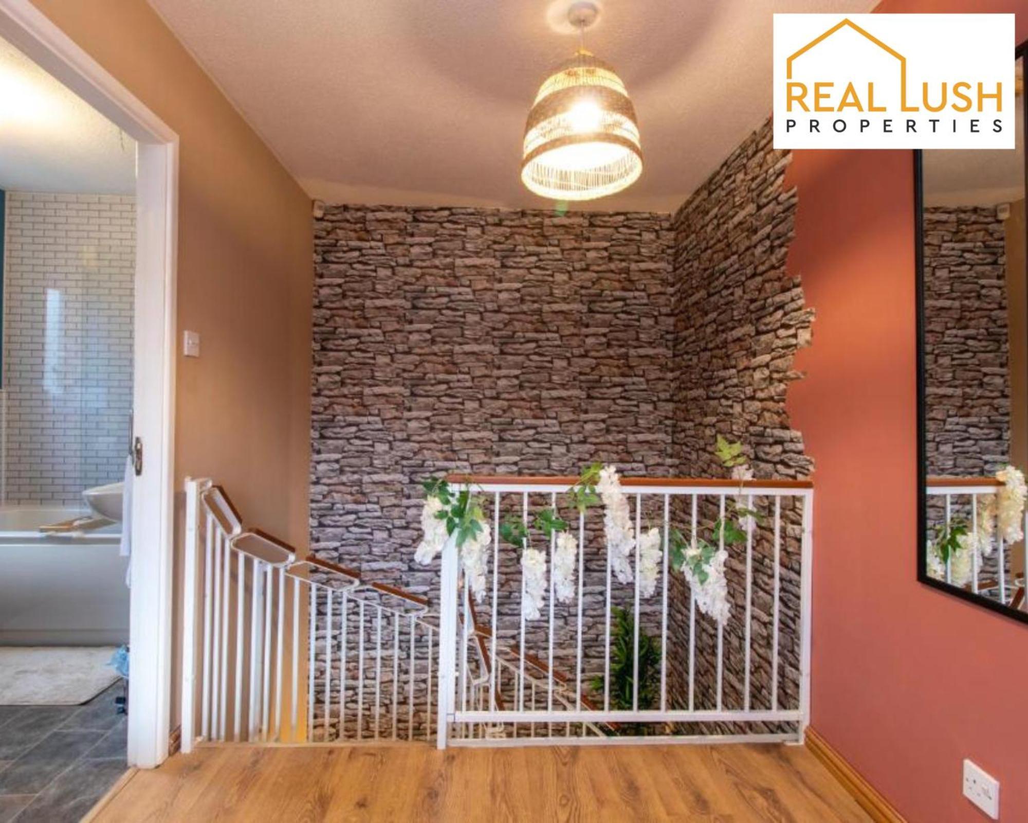 One-Bedroom Apartment By Real Lush Properties In Langsett Wolverhampton Esterno foto